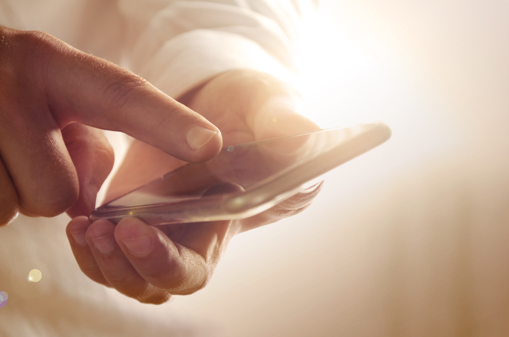 Man holding a smartphone.