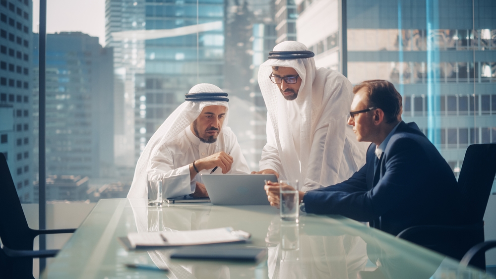 Arab investors meeting with a foreign one doing businesses
